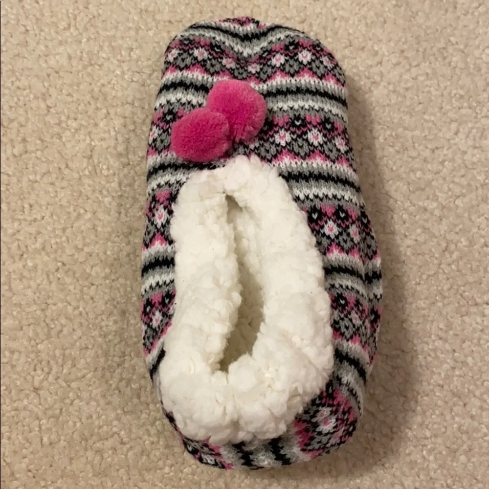 NWT fluffy slippers